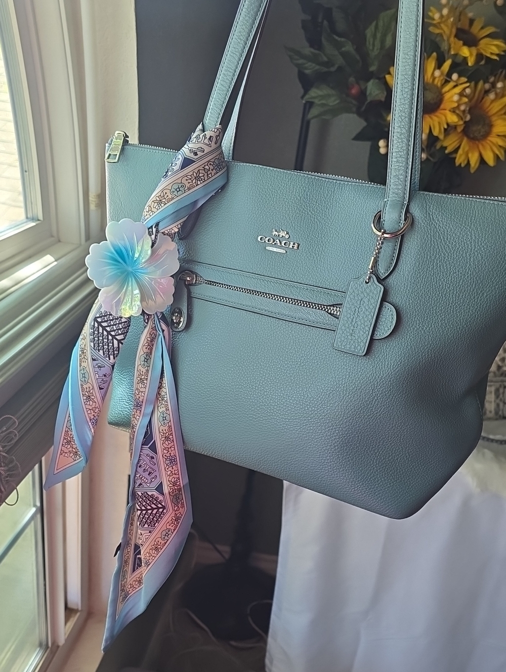 Coach Taylor Tote Pebbled Leather GUC With Scarf And Clip SEAFOAM GREEN